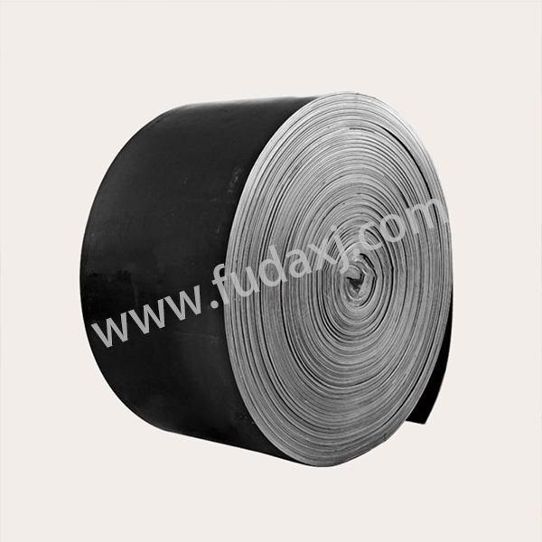 Material selection of large inclination rubber conveyor belt